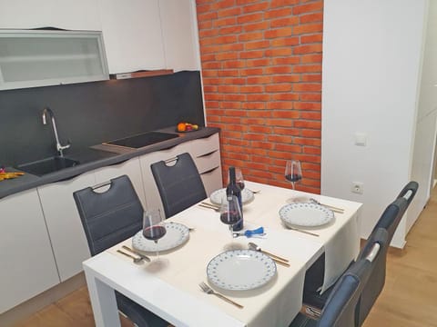 Dining area, kitchen