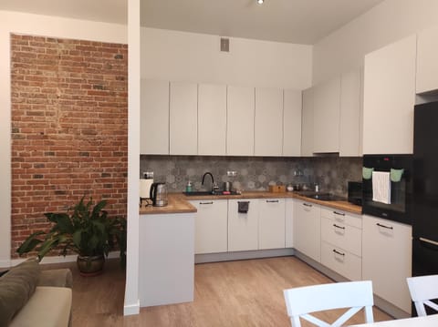 Coffee/tea facilities, Kitchen or kitchenette, dishwasher, stove