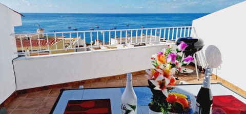 View (from property/room), Balcony/Terrace, Sea view