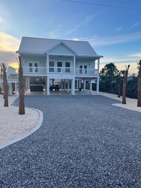 Emerald Coast Retreat 2 4person golf carts large swim spa included Villa in Mexico Beach