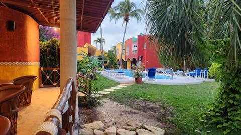 Property building, Patio, Day, Garden, Banquet/Function facilities, Garden view, Swimming pool, furniture, sunbed