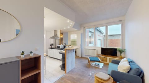 Property building, TV and multimedia, Kitchen or kitchenette, Living room