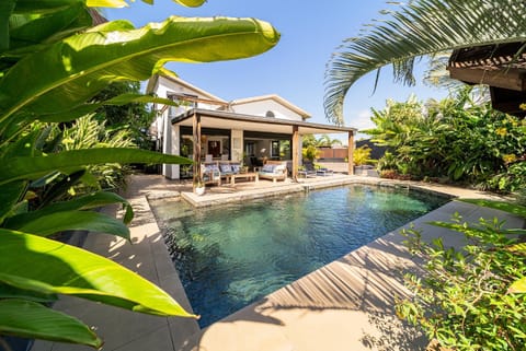 Garden view, Pool view, Swimming pool, sunbed
