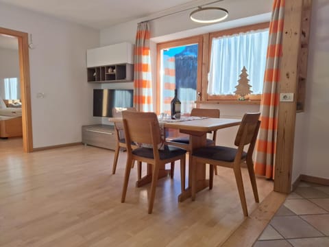 Living room, Mountain view