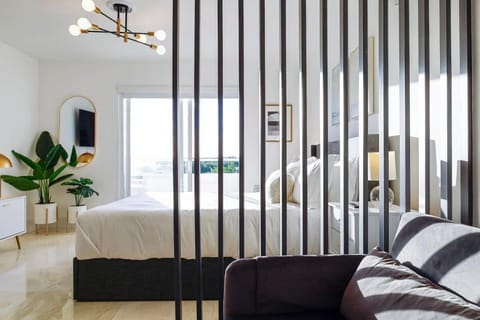 La Marinita - Marina Views Pool Parking Location Apartment in North Bay Village