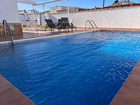 Patio, Pool view, Swimming pool, sunbed