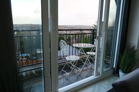View (from property/room), Balcony/Terrace, Other, Seating area, City view, hair dresser