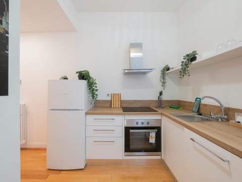 Kitchen or kitchenette, pet friendly, stove