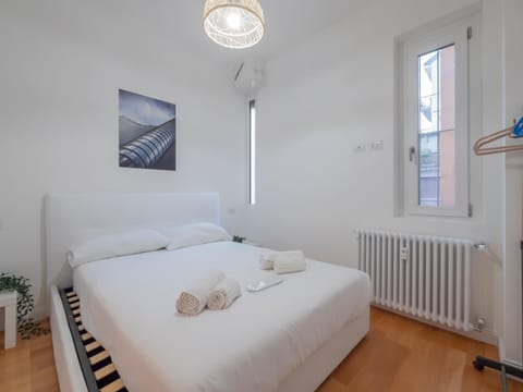 Bed, Photo of the whole room, Bedroom, internet