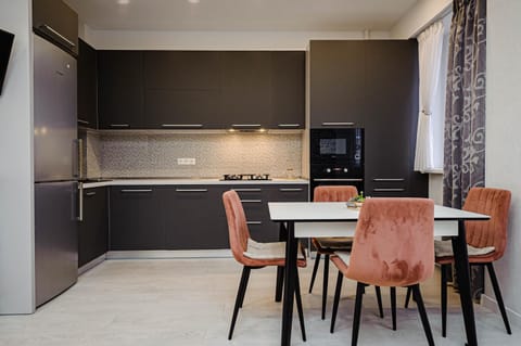 Dining area, kitchen