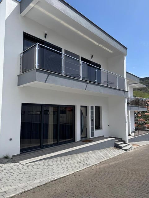 Property building, Facade/entrance, Day