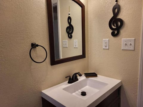 City-View 1BR Near TTU & Downtown Apartment in Cookeville