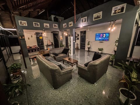 Communal lounge/ TV room, TV and multimedia, Living room, Seating area, Evening entertainment