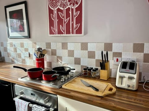 2 Bedroom Seaview Apartment Apartment in Wales