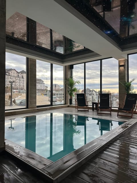 Pool view, Swimming pool, sunbed