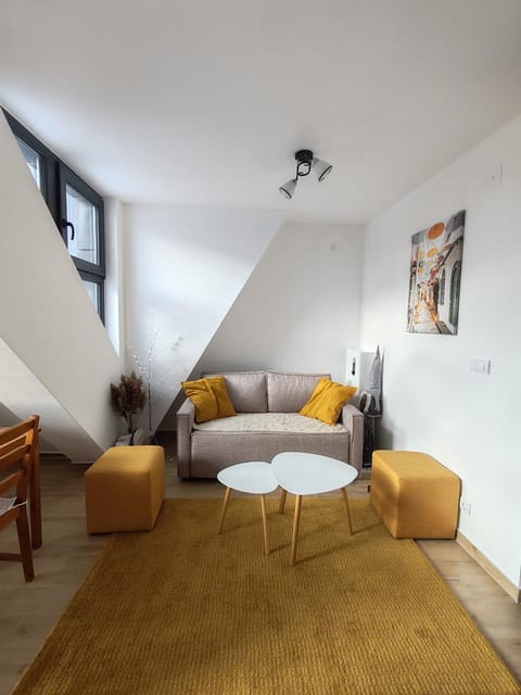 Photo of the whole room, Seating area