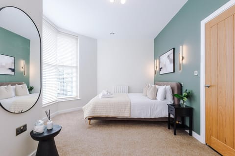 Harrogate House Apt 1 - Cheltenham Parade View Apartment in Harrogate
