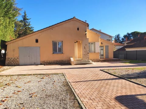 Garden, Parking