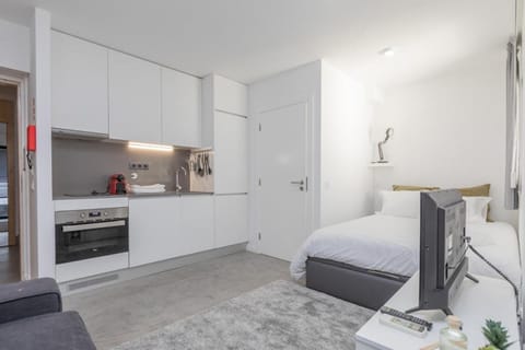 Bed, Kitchen or kitchenette, Photo of the whole room, Bedroom, stove