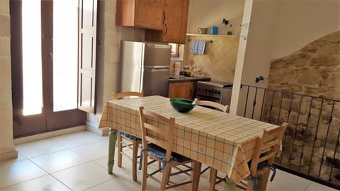 Kitchen or kitchenette, Living room, Communal kitchen