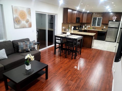 Kitchen or kitchenette, Living room