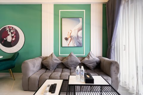 Living room, Guests