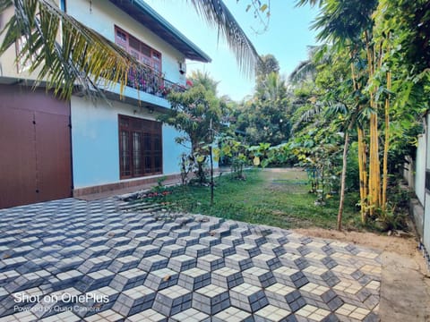 Property building, Facade/entrance, Garden, Parking