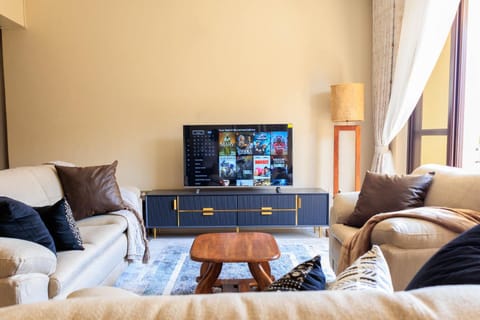 Communal lounge/ TV room, TV and multimedia, Living room, Seating area, Evening entertainment