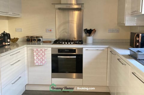 Kitchen or kitchenette, dishwasher, minibar, pet friendly, stove, toaster