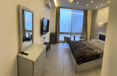 Bed, TV and multimedia, Photo of the whole room, Bedroom, air conditioner