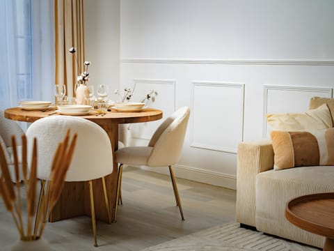 Living room, Dining area