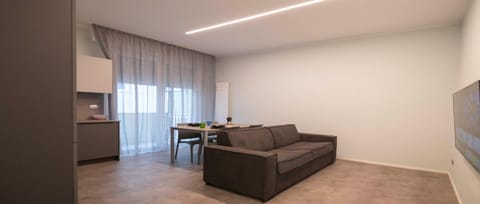 TV and multimedia, Kitchen or kitchenette, Living room, Seating area, Dining area