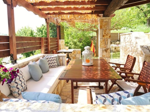 Day, Summer, Balcony/Terrace, Balcony/Terrace, Photo of the whole room, Seating area, Dining area, On site, Garden view, Mountain view
