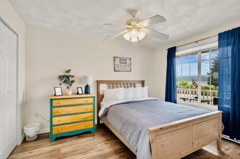 Lake Winnisquam 1 Bedroom Condo with Lake Views Apartment in Tilton