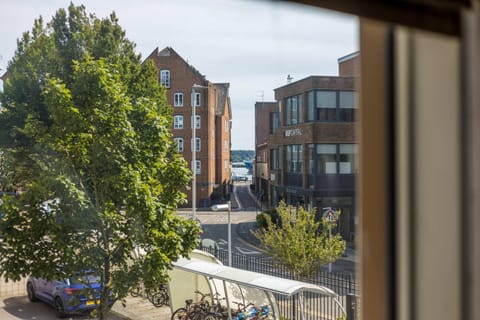 Castle Lanes - Minutes from Poole Quay, Poole Town Location Apartment in Poole