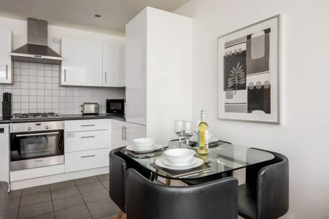 Castle Lanes - Minutes from Poole Quay, Poole Town Location Apartment in Poole