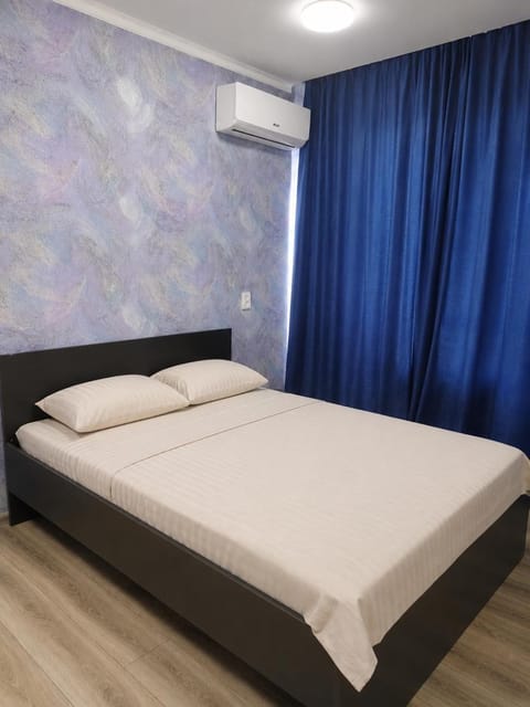 Photo of the whole room, Bedroom, air conditioner