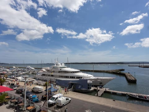 Panorama - 180-Degree Harbour Views Apartment in Poole