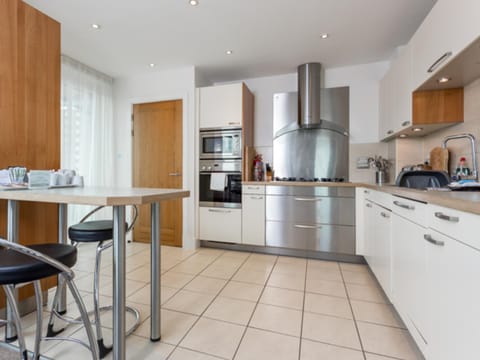 Panorama - 180-Degree Harbour Views Apartment in Poole