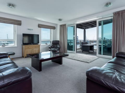 Panorama - 180-Degree Harbour Views Apartment in Poole