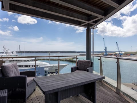 Panorama - 180-Degree Harbour Views Apartment in Poole