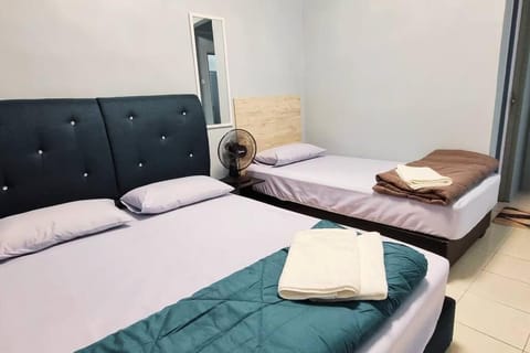 Bedroom, towels