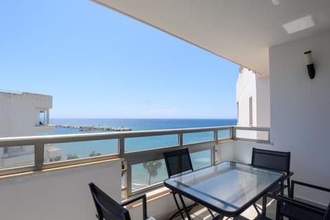 Day, Natural landscape, View (from property/room), Balcony/Terrace, Dining area, Sea view