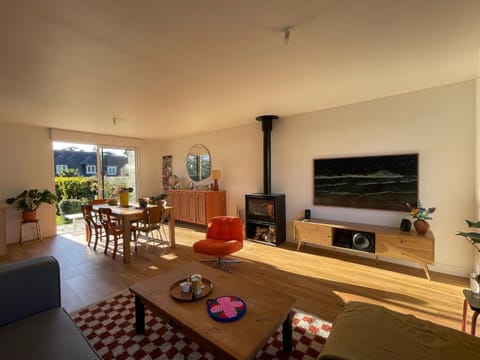 Communal lounge/ TV room, TV and multimedia, Living room, Seating area