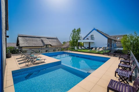 Property building, Day, Swimming pool, sunbed