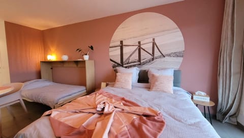 Bed, Photo of the whole room