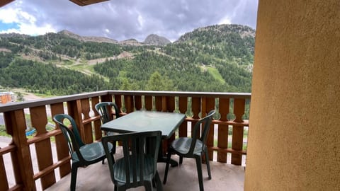 Patio, Natural landscape, View (from property/room), Balcony/Terrace, Balcony/Terrace, Dining area, Mountain view