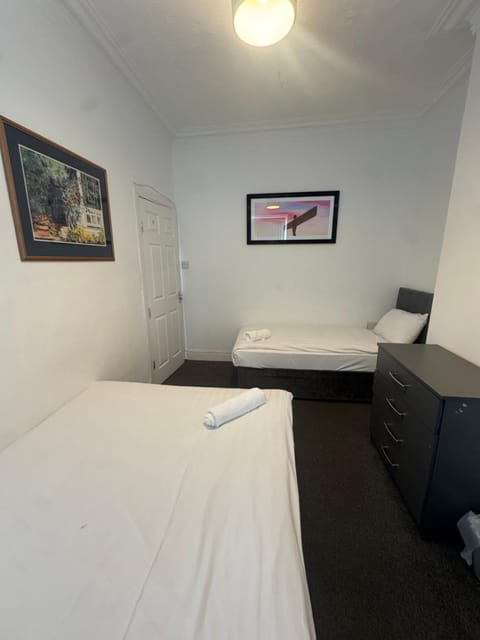 4 Bedroom House, Central City Location House in Newcastle upon Tyne