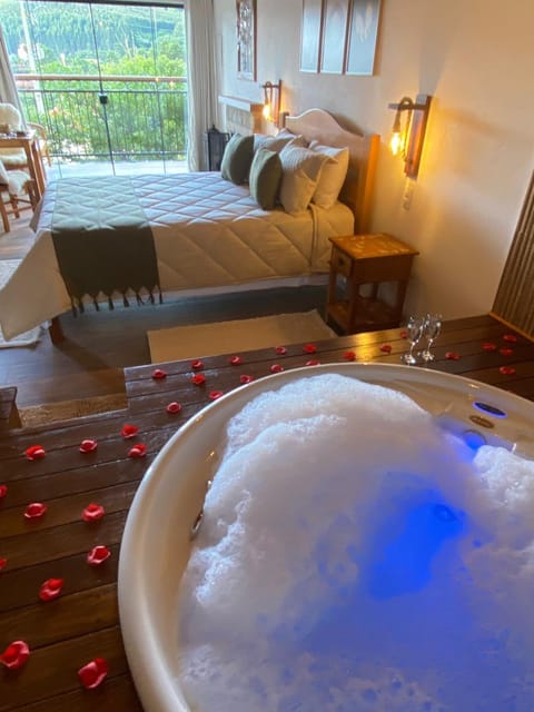 Hot Tub, Photo of the whole room, Bedroom