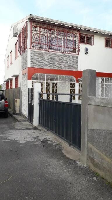 Logement avec parking à proximité de l’aéroport Apartment in Le Gosier